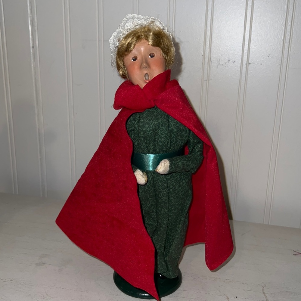 Byers choice carolers Williamsburg 2002 woman